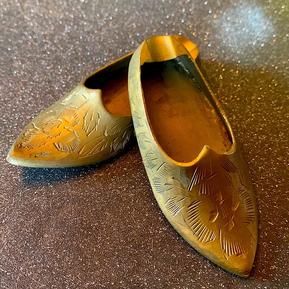 Other - Vintage Brass India Pointed Floral Etched Ashtray Shoes